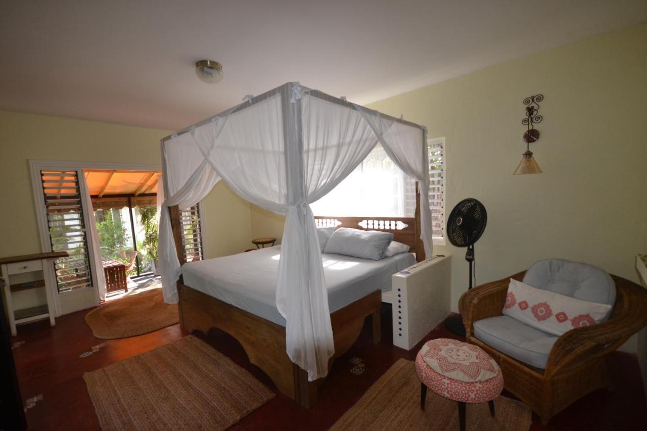 Katamah Beachfront Guesthouse تريجر آيلاند بيتش المظهر الخارجي الصورة