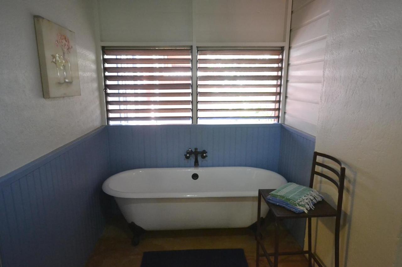 Katamah Beachfront Guesthouse تريجر آيلاند بيتش المظهر الخارجي الصورة