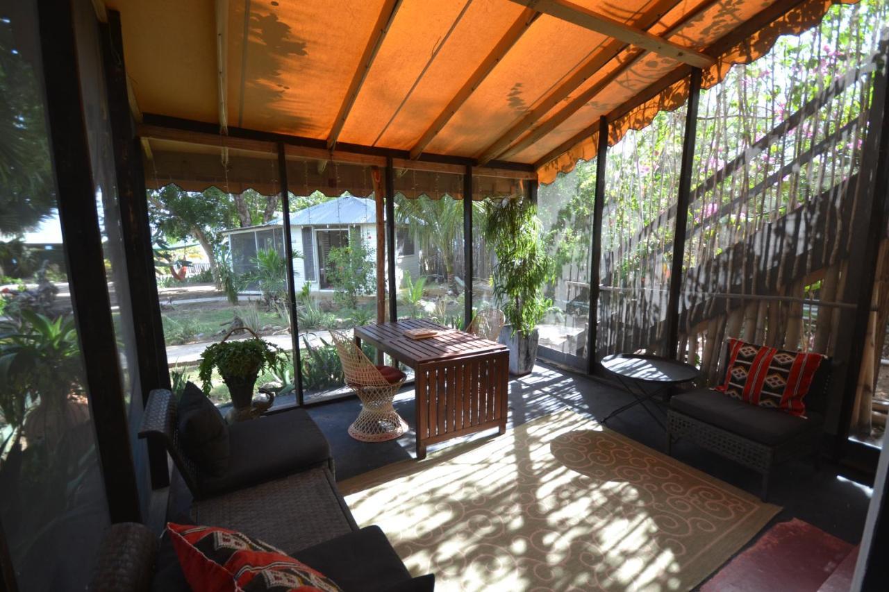 Katamah Beachfront Guesthouse تريجر آيلاند بيتش الغرفة الصورة