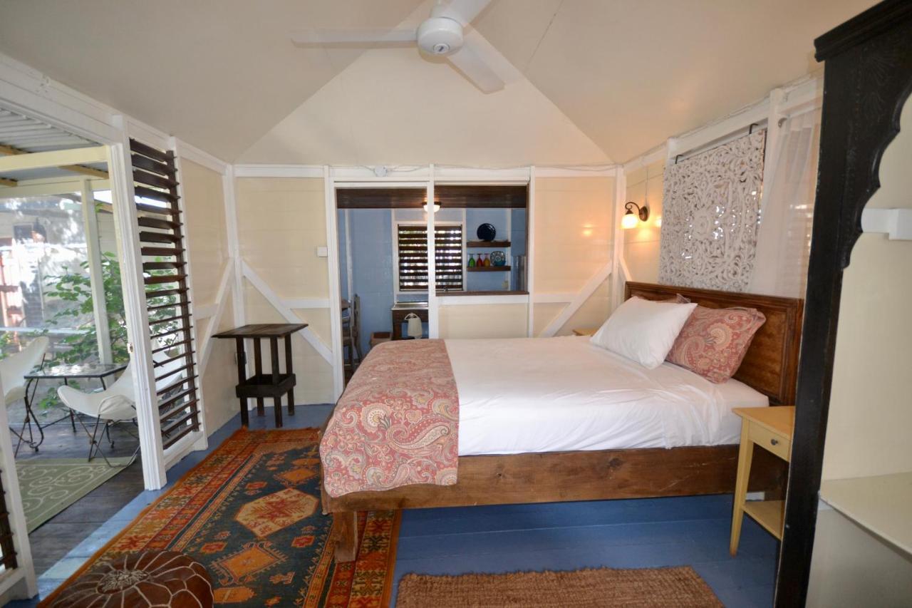 Katamah Beachfront Guesthouse تريجر آيلاند بيتش المظهر الخارجي الصورة