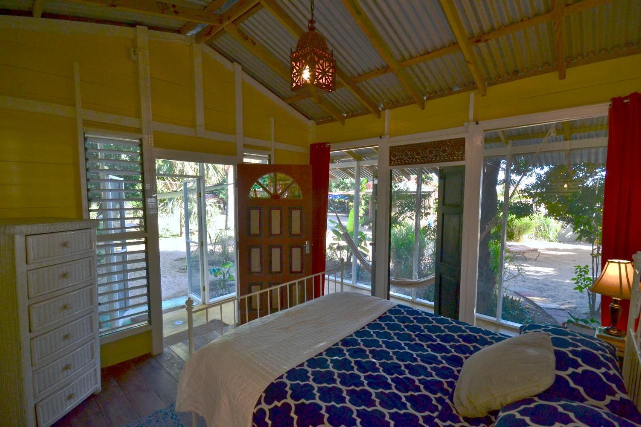 Katamah Beachfront Guesthouse تريجر آيلاند بيتش المظهر الخارجي الصورة