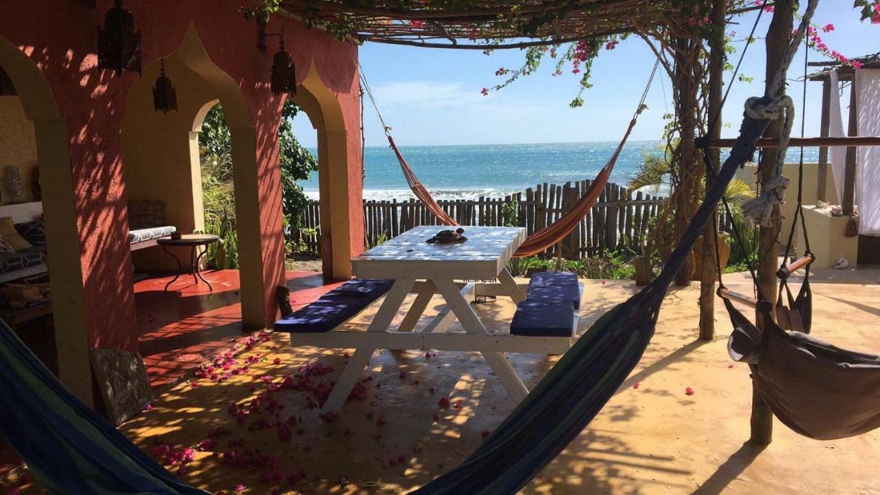 Katamah Beachfront Guesthouse تريجر آيلاند بيتش المظهر الخارجي الصورة