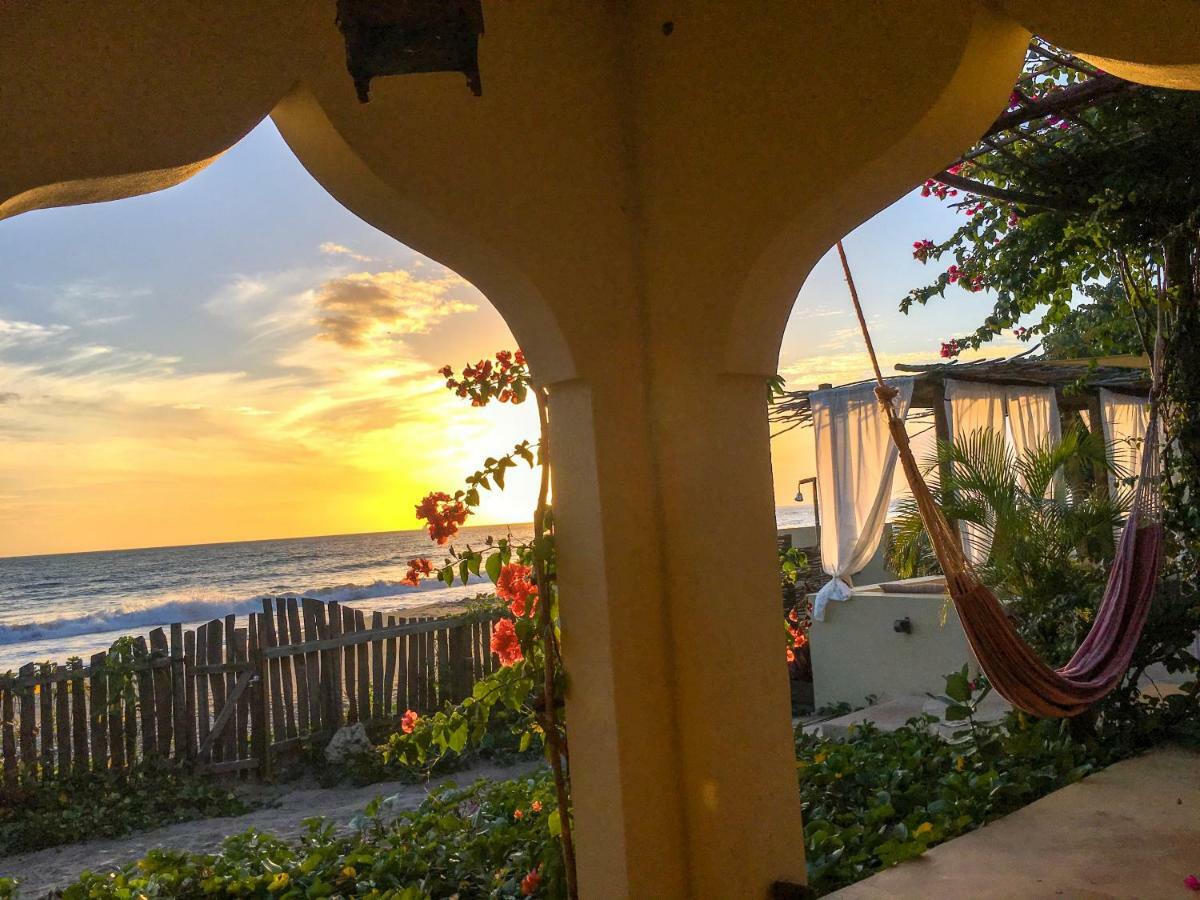 Katamah Beachfront Guesthouse تريجر آيلاند بيتش المظهر الخارجي الصورة
