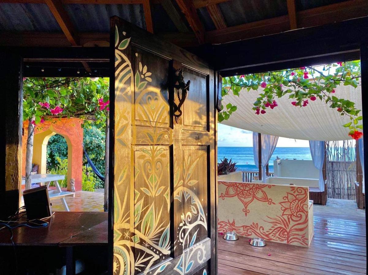 Katamah Beachfront Guesthouse تريجر آيلاند بيتش المظهر الخارجي الصورة